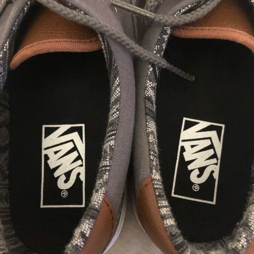 Vans - Picture 2 of 7